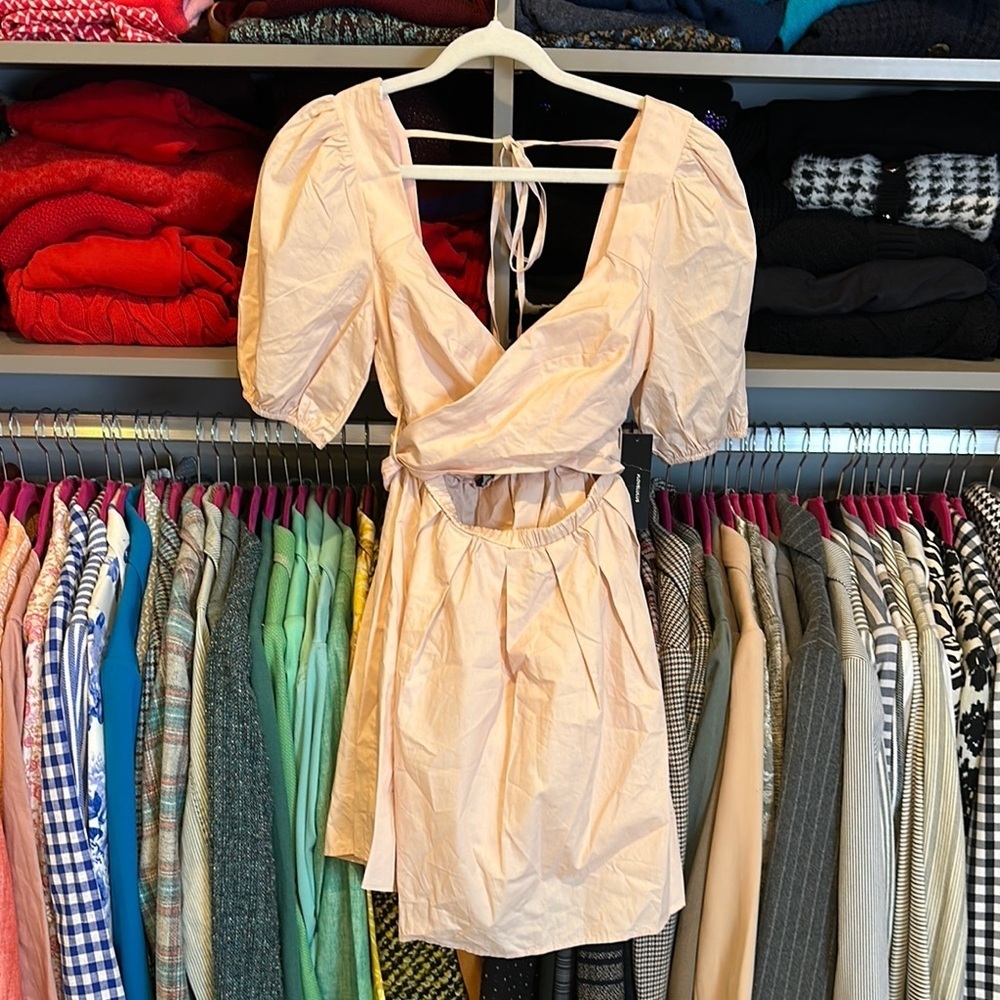 Lulus pink 1/2 puff sleeve belted back cut out/tie v neck dress size XS NWT